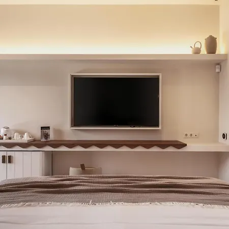 Minno Boutique & 斯科派洛斯