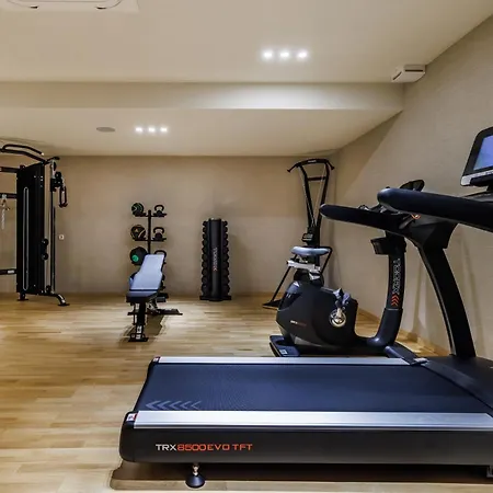 Minno Boutique & 斯科派洛斯