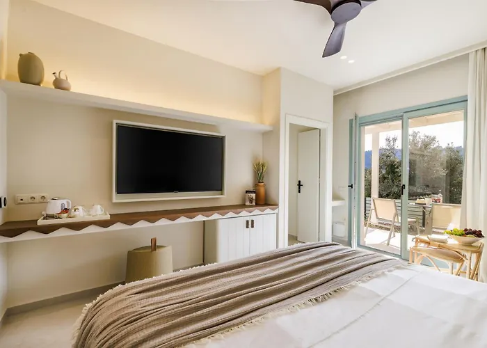 Minno Boutique & 5* Skopelos Town