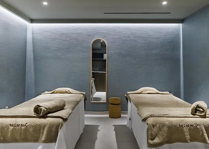 Minno Boutique & Skopelos Town