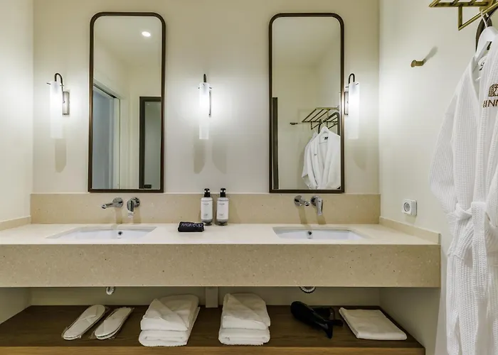 Minno Boutique & Skopelos Town